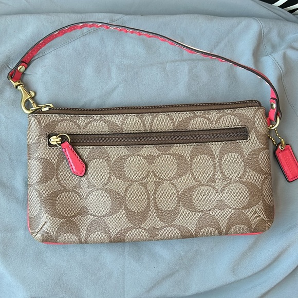 Coach Wristlet 🌺 - Picture 2 of 10